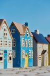DOMEK CERAMICZNY NA TEALIGHT Nyhavn Yellow Żółte Drzwi Ib Laursen