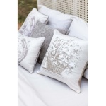 PROWANSALSKA PODUSZKA Z RÓŻNYM NADRUKIEM BAROQUE Flower 3 Blanc MariClo'