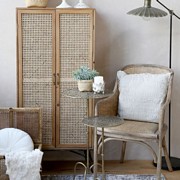 Szafa w Stylu Skandynawskim Chic Antique z Rattanowymi Frontami